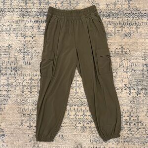 Vuori Boyfriend Joggers (Olive Green)